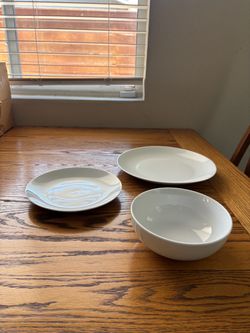 White Porcelain Dinnerware (Malacasa - NEVER USED)