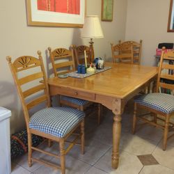 Oak Table/6 Chairs/2- 18" Leaves