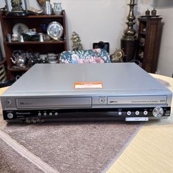 Panasonic DMR-ES35V Combo DVD VHS Player VHS Recorder- Silver. No remote. Tested. Working great. 