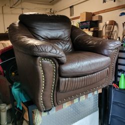 Big Leathery Chair! Good Condition.