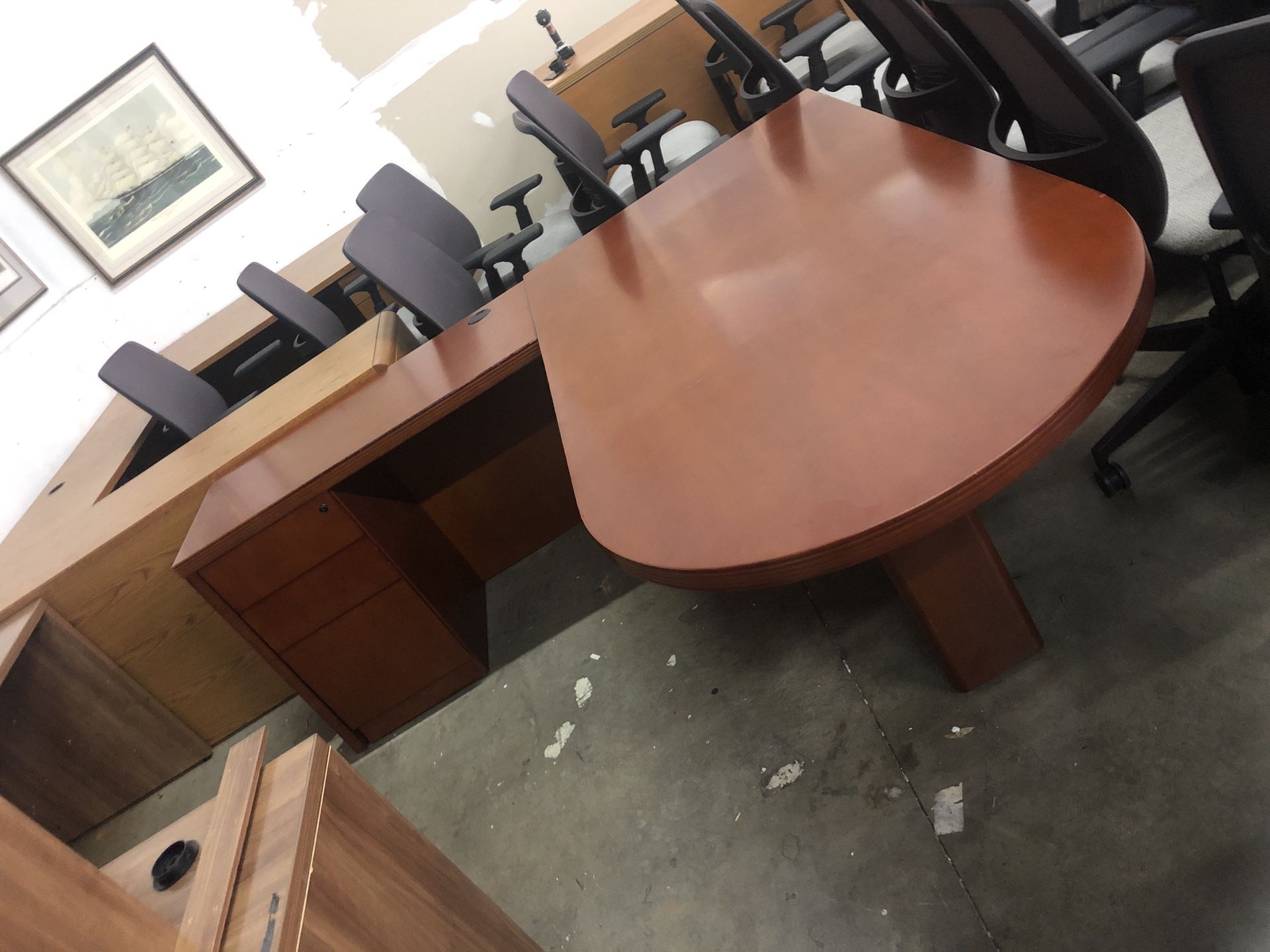 Used and new office furniture. Delivery available