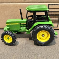 ERTL John DEERE Smaller Die Cast Tractor