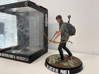 The Last of Us Part II Ellie with Bow Statue Dark Horse