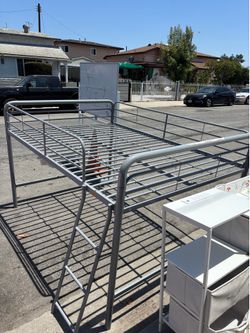 Metal bed frame
