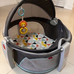 Fisher-Price Portable Baby Bassinet / Travel Sleeper with Canopy – Folds Flat