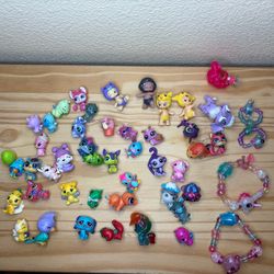 Mini pet figures set