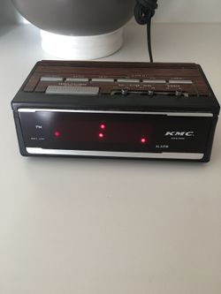 VINTAGE KMC MODEL 1108 DIGITAL WOOD GRAIN ALARM CLOCK asking $20