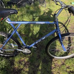 GT Mountain bike 22” frame triple triangle 26” wheels bicycle 