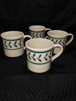 Hartstone pottery mugs set of 4 with a holly design
