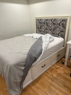 Pottery barn queen storage bed Hampton and customizable headboard