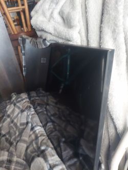 Samsung 72 inc tv and wall mount