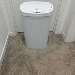 13 Gallons Sensor Trash Can 