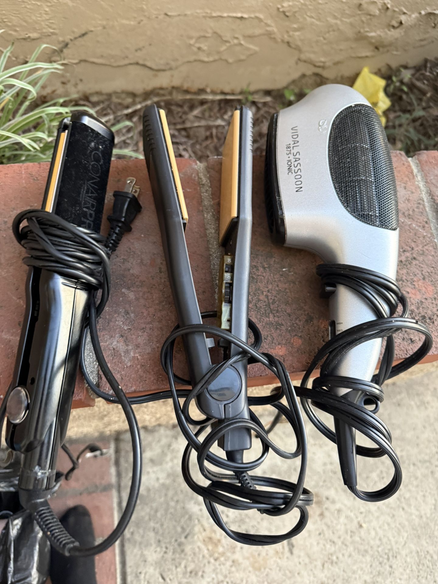 Women’s Hairstyling Equipment