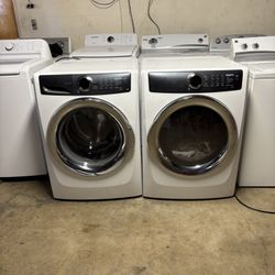 Set Electrolux washer machine and gas dryer heavy duty everything works  perfect 