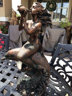 Statue