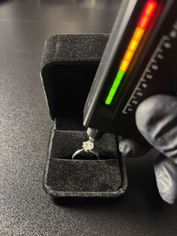 VVS1 Moissanite Engagement Ring