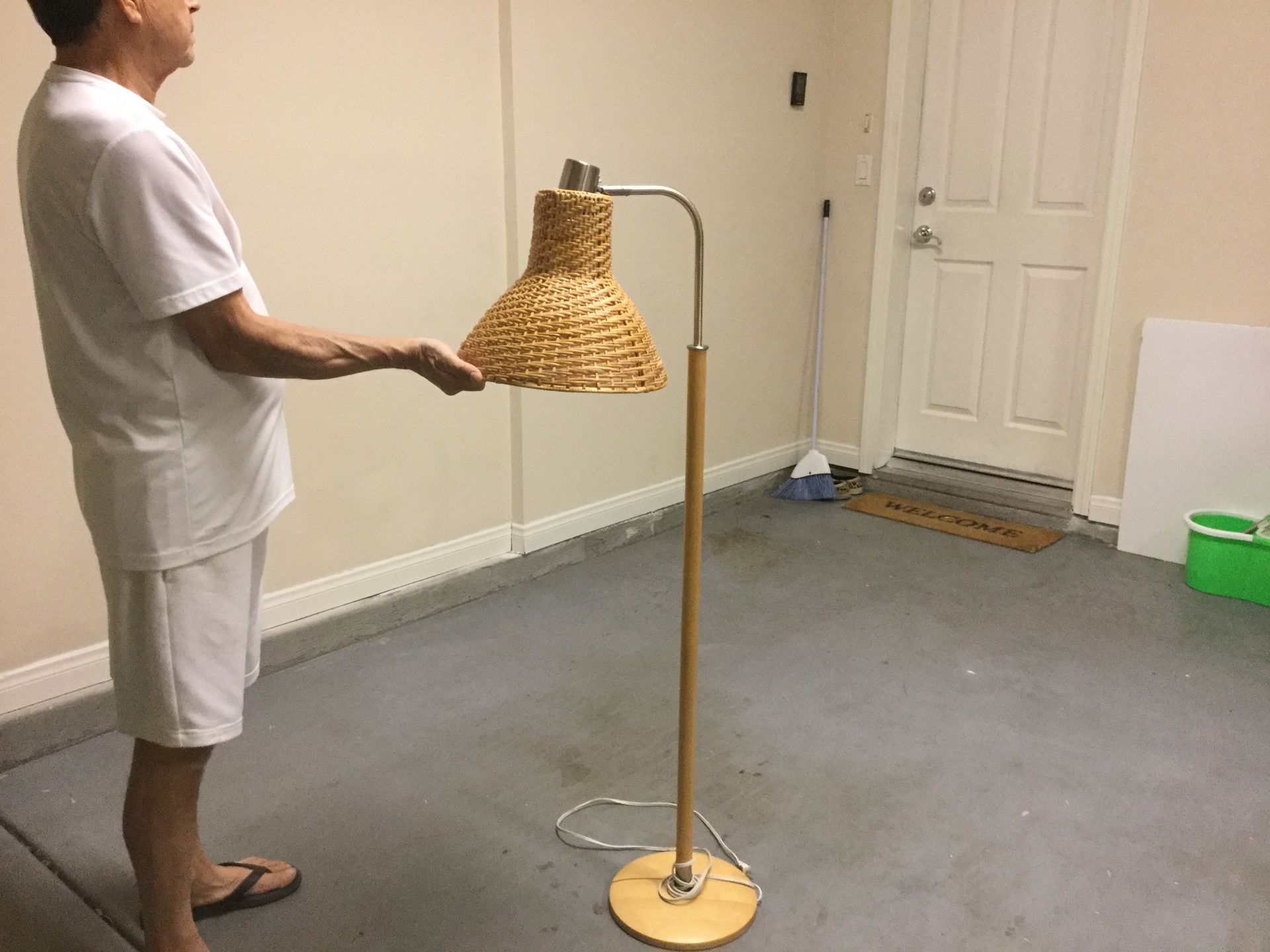 Cute lamp needs fixing /retiring