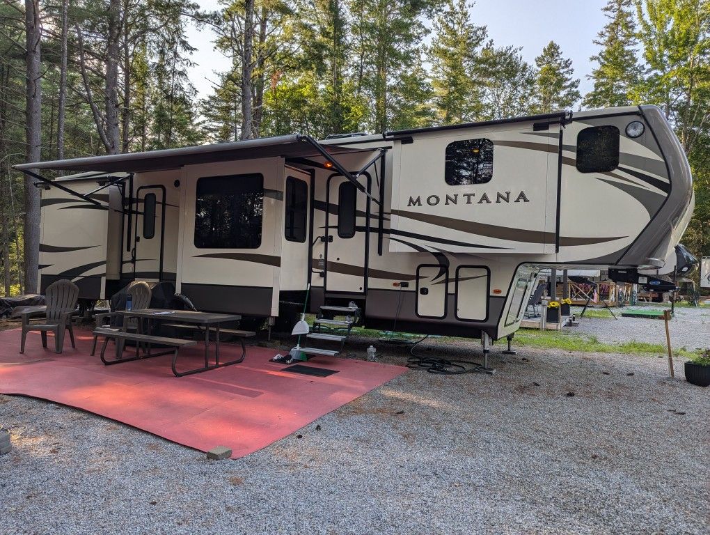 2016 Keystone Montana 3820FK (Front Kitchen)