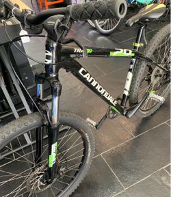 Cannondale Trail7 Mountain Bicycle-Medium: Shocks, Disc Brakes, etc!