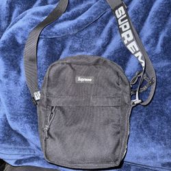 FW19 Supreme black small zip pouch cordura wallet