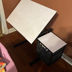 DRAWING TABLE ADJUSTABLE TO DIFFERENT HEIGHTS/ANGLES/FLAT