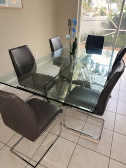 High End Dinning Table Originally 6 K