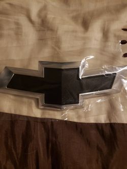 19-20 black chevy bolt emblem