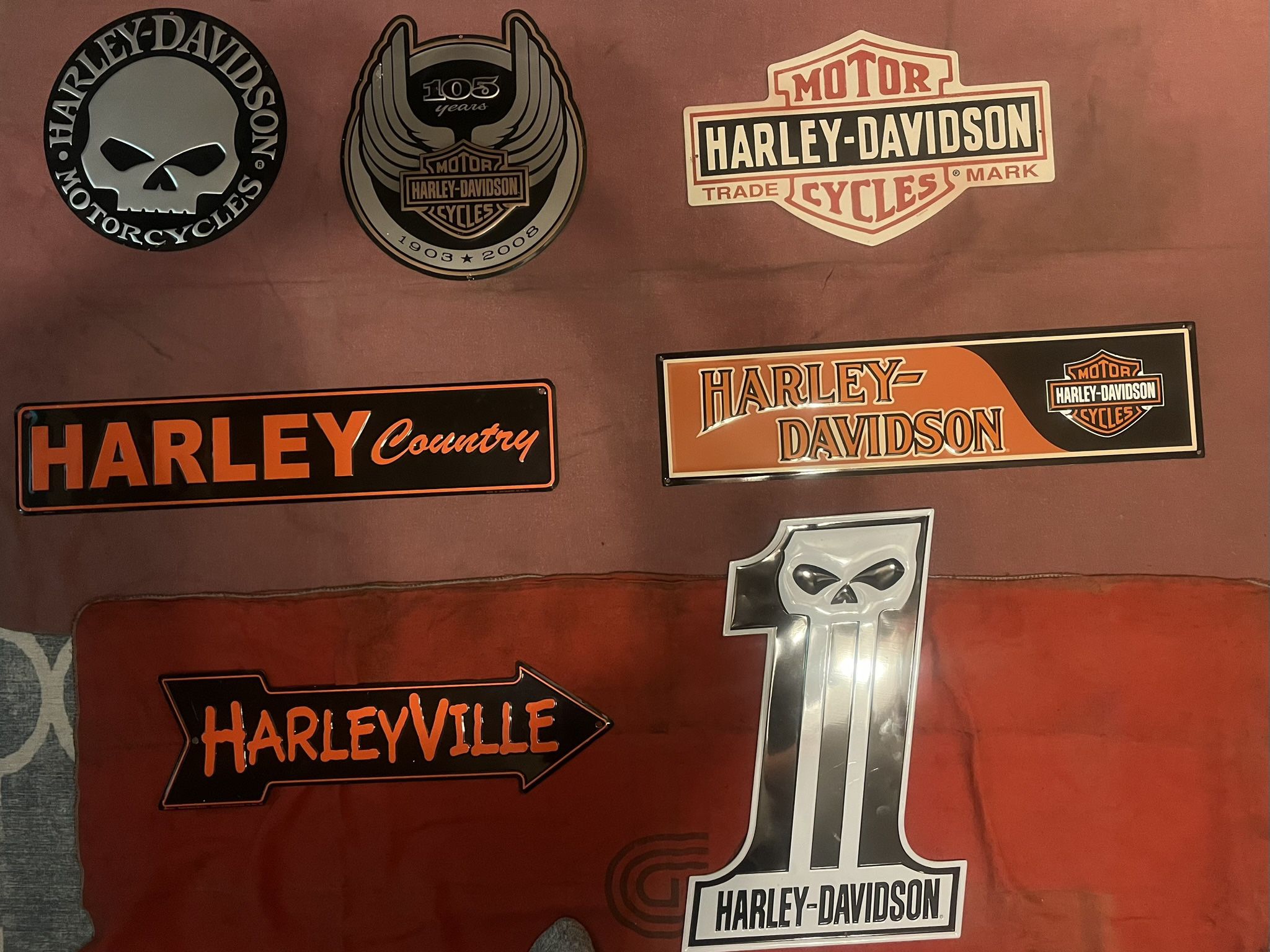 Harley Davidson Signs 
