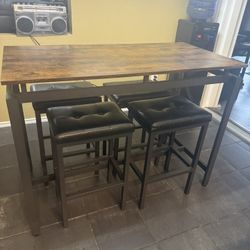 Kitchen  Table W/ Stools 