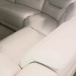 SECTIONAL 💯% Leather RECLINER ELECTRIC WHITE COLOR.. DELIVERY SERVICE AVAILABLE 🚚💥🚚✅