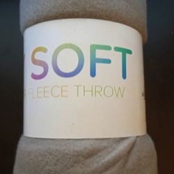 SOFT FLEECE THROW/ BABY BLANKET 50" X 60" NEW