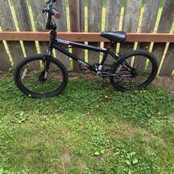 hyper spinner pro model freestyle bike with hand brakes has 20" tires road 1 time 