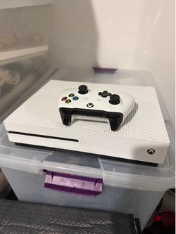 Xbox One S.