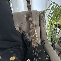 Ibanez GSRM20 miKro Short-Scale Bass Guitar Black With Fender Deluxe Electric Guitar Gig Bag