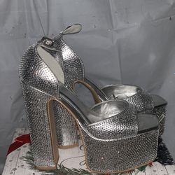NEW NEVER WORN Rhinestone Chunky Heels