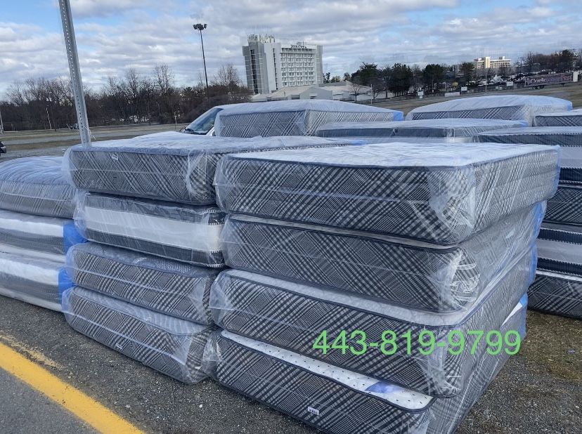 Queen Mattress - Double Sides - Come With Free Box Spring - Free Delivery 🚚 To Reasonable Distance