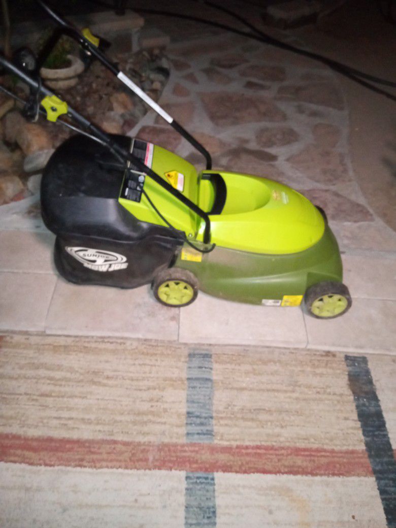 MowJoe Electric Mower /With  Clipping Catch