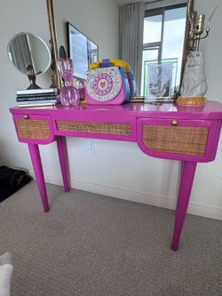 Vanity table