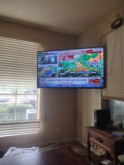 55 inch TCL Roku Smart TV With Wall Mount