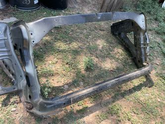 SOPORTE RADIADOR 2020-2026 CHEVROLET SILVERADO 2500 HD O GMC SIERRA 2500