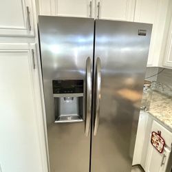 Frigidaire Fridge For Sale (very Clean) 