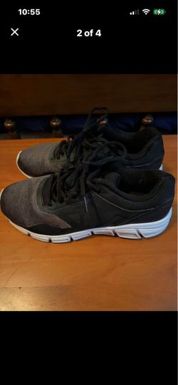 Women’s Fila Sneakers, Size 8