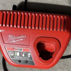 Milwaukee M12 Battery Charger 