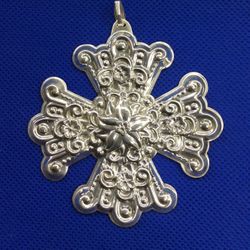 1974 Christmas Cross reed and Barton sterling silver pendant mint condition . Total weight 20.1gr.