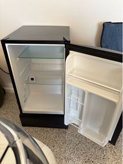 Hisense mini fridge 2.7 cu ft