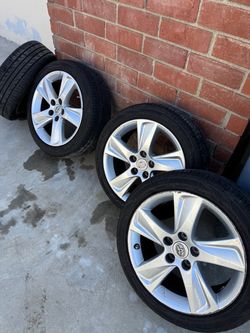 Toyota 17 inch wheels with tires
