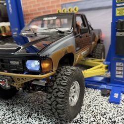 Custom 1/10th RC4WD 1987 ToyotaTrail Finder 2 “LWB” NO-TRADES (Unless Pitbike /mini bike)