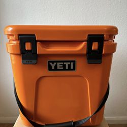 YETI / 24 Hard Cooler - King Crab Orange