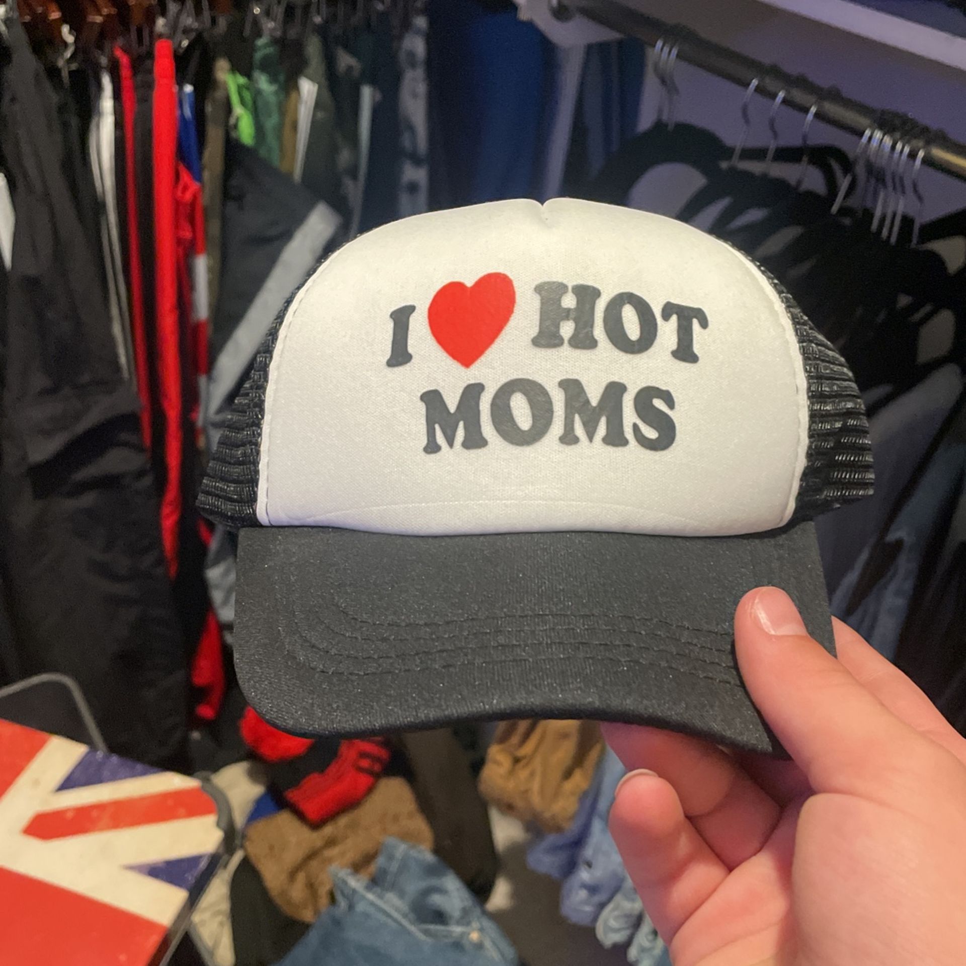 i love hot moms hat