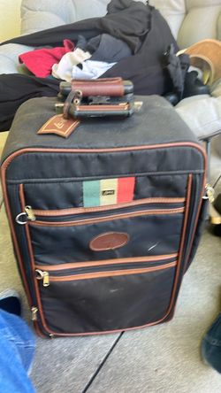 Vintage Lark by Samsonite black upright wheeled carry-on suitcase